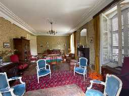 Handsome Empire Style Manor House with Beautiful Mountain Views, 30 minutes from Pau.